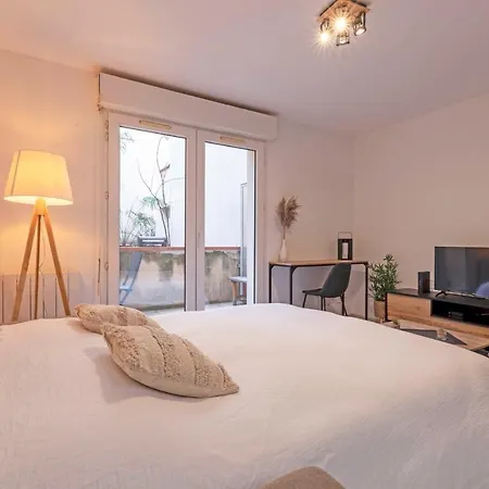 Appartement Bright Studio Located In The Center Of *